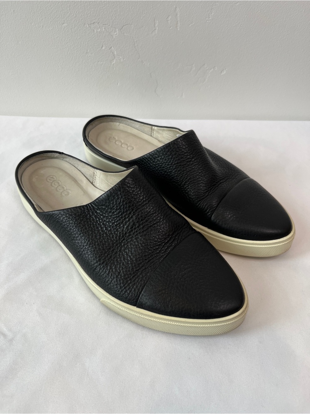 ECCO Gillian Black Pebbled Leather Cap Toe Mule Slide Shoes Womens Size 6